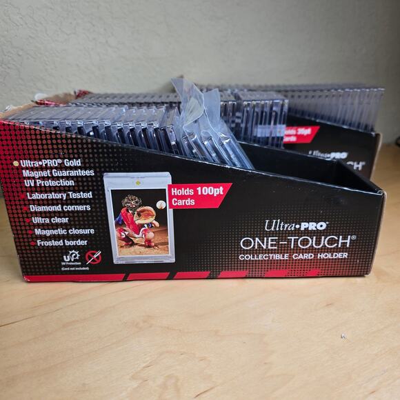 66 Ultra Pro Collector Card Holders 
One touch Magnetic Closure 
Ultra Clear - Picture 7 of 7